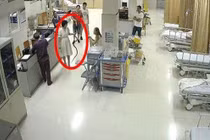 Vào bệnh viện, bệnh nhân dọa bác sĩ thất kinh bởi thứ khủng khiếp...