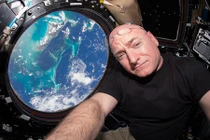 Những bức ảnh tự sướng trong không gian ấn tượng nhất 2015