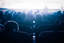 Đang xem phim bom tấn Avengers 3, người đàn ông chết bí hiểm