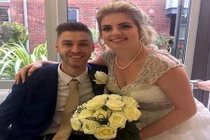 Chú rể bị "ung thư" làm điều sốc, điều kỳ diệu đến đúng đám cưới