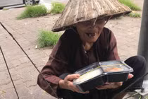 Shipper “khóc nghẹn” bị thanh niên “bom” 17 suất cơm gà 700 nghìn 