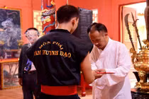 Sau “sự cố Flores” Nam Huỳnh Đạo vui vẻ mở cửa tiếp khách