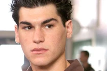 Tài tử “Câu chuyện Lọ Lem” nhảy lầu tự tử ở tuổi 34