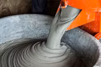 Kéo chồng đi đánh ghen, vợ làm điều ai cũng kinh sợ