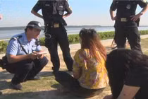 Bạn thân đòi tự tử, không ngăn cản mà cô gái còn làm điều sốc sau