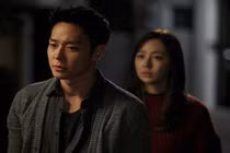 Điếng người phát hiện nhẫn đính hôn lạ trong ví chồng