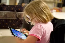 Bé gái xem phim khiêu dâm tại trường và sự thật gây xót xa