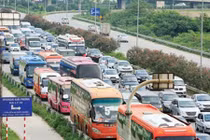 Cửa ngõ Hà Nội, TPHCM 'tê liệt' sau kỳ nghỉ lễ