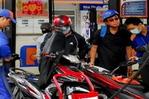 Bức xúc vì xăng A95 tăng ‘thần tốc’