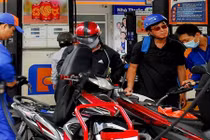 Bức xúc vì xăng A95 tăng ‘thần tốc’