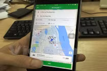 Hành khách nói gì về việc cấm dịch vụ đi chung của Uber, Grab?