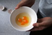 Trứng gà 4 lòng đỏ siêu hiếm xuất hiện ở Trung Quốc