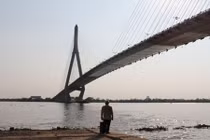 Nghi án nam thanh niên đâm chết bạn gái rồi nhảy cầu tự tử