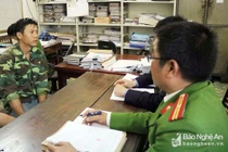 Ông bố ở Nghệ An liều trộm cưa xăng mua áo ấm cho con