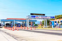 Hàng trăm xe ô tô né trạm mỗi ngày, Khánh Hòa đề xuất dời trạm BOT Cam Thịnh