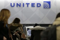 United Airlines thay đổi chính sách đặt chỗ cho phi hành đoàn