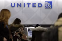 United Airlines thay đổi chính sách đặt chỗ cho phi hành đoàn