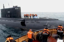 Nga hạ thủy tàu ngầm Varshavyanka sau 25 năm khởi đóng