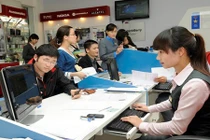 Video: Khách quá đông, nhà mạng gia hạn đăng ký thông tin sau ngày 24/4