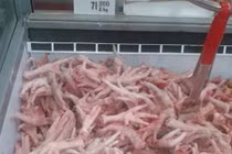 Gà ngoại giá rẻ “ngập” siêu thị