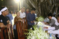 Đội sương khuya đến viếng ông Sáu Khải lúc 0h