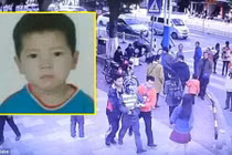 Bé trai bị bắt cóc bí ẩn, bố ngẫu nhiên gặp lại... trên đường
