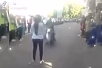 Thanh niên thích thể hiện với bạn gái nhận cái kết sấp mặt