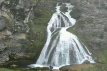 Thác nước kỳ dị, cứ mưa là hiện hình cô dâu