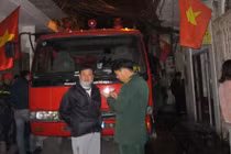 Khu tập thể Bưu Điện Hà Nội bốc cháy, dân ôm đồ chạy