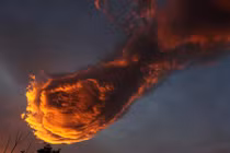 Xôn xao đám mây lạ giống “bàn tay của Chúa” xuất hiện