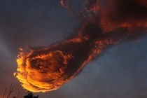 Xôn xao đám mây lạ giống “bàn tay của Chúa” xuất hiện