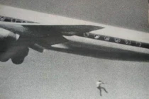 Ước mơ đi du lịch nước ngoài, cậu bé làm điều choáng váng