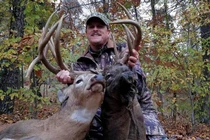 Tìm thấy hươu "hai đầu" dị dạng và sự thật khốc liệt