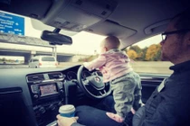 Cha đưa con vào tình huống nguy hiểm và sự thật cảm động