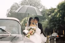 Dàn xế cổ rước dâu trong lớp mưa bay khiến dân tình trầm trồ