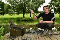 Câu cá bên hồ, người đàn ông thất nghiệp tìm thấy điều choáng váng...