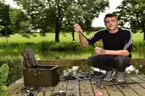 Câu cá bên hồ, người đàn ông thất nghiệp tìm thấy điều choáng váng...