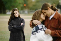 Phát hiện bạn trai mình là bạn gái của người khác