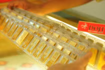 Giá vàng hôm nay 9/1: USD tăng, vàng chinh phục đỉnh mới