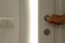 Chuyện lạ hôm nay: Vào nhầm phòng... lĩnh án tù 3 năm 