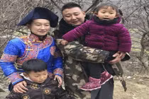 Gia đình 4 người nhưng cậu bé luôn nói là 3 và lý do xót xa 