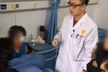 Lấy thứ khó tin đi rửa mắt, người phụ nữ gặp kết đắng