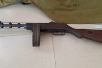 Vác súng tiểu liên K50 vào bệnh viện nã đạn 