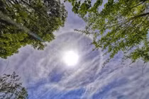 Vòng nhẫn bí ẩn quanh Mặt trời hiển hiện gây sốt