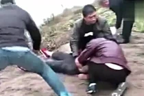 Mẹ chồng nhảy sông tự tử vì... con dâu quá lùn