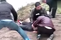 Mẹ chồng nhảy sông tự tử vì... con dâu quá lùn