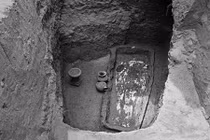 Phát hiện trang sức nạm vàng trong ngôi mộ 1.500 tuổi