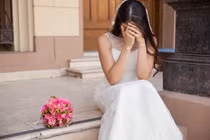 Cô dâu khóc nức nở khi chụp ảnh cưới, thì ra chuyện không ngờ 