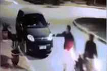 Cầm súng đi cướp, tên cướp "té ngửa" khi biết thân thế nạn nhân