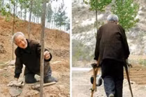 Khó tin người đàn ông cụt hai chân làm điều ai cũng phục 